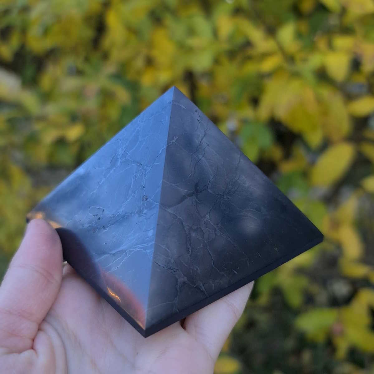 Schungit Pyramide 6cm 