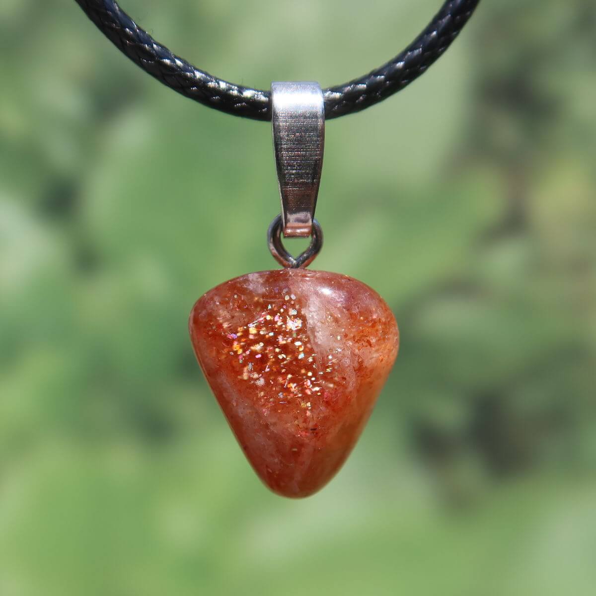 Natürlicher Sonnenstein Anhänger mit Silberschlaufe, poliert, 19mm, Unikat Nr. 12, für positives Denken und gegen Ängste.