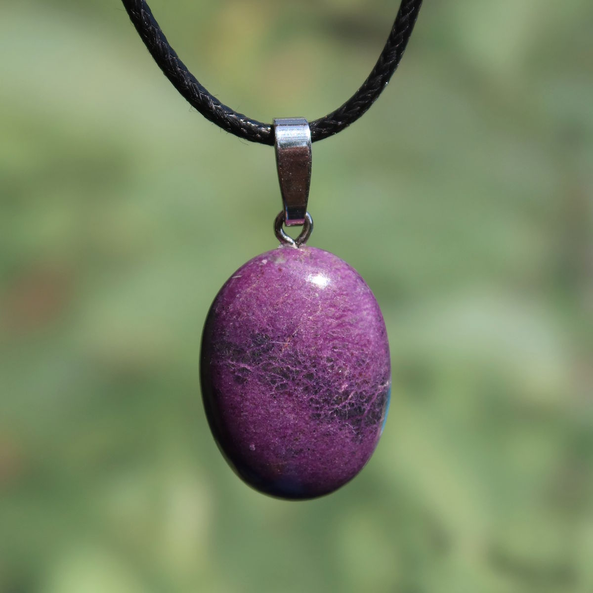 Natürlicher Stichtit Anhänger 26mm - innere Ruhe und Gelassenheit - UNIKAT Nr. 1, einzigartiger lila Stichtit-Schmuck