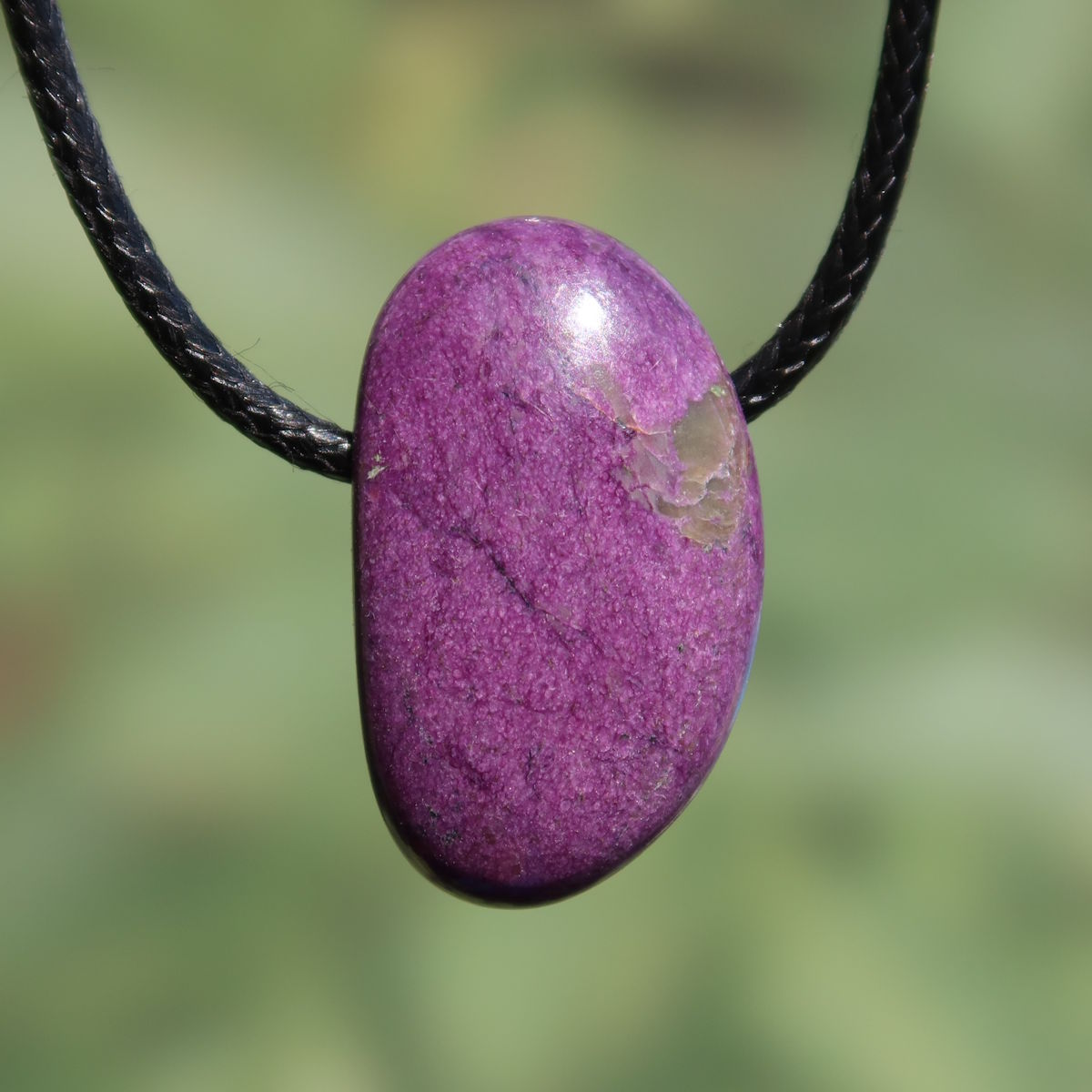 Natürlicher Stichtit gebohrt 28mm - innere Ruhe und Gelassenheit - UNIKAT Nr. 5 Anhänger mit einzigartiger Struktur und Farbverlauf