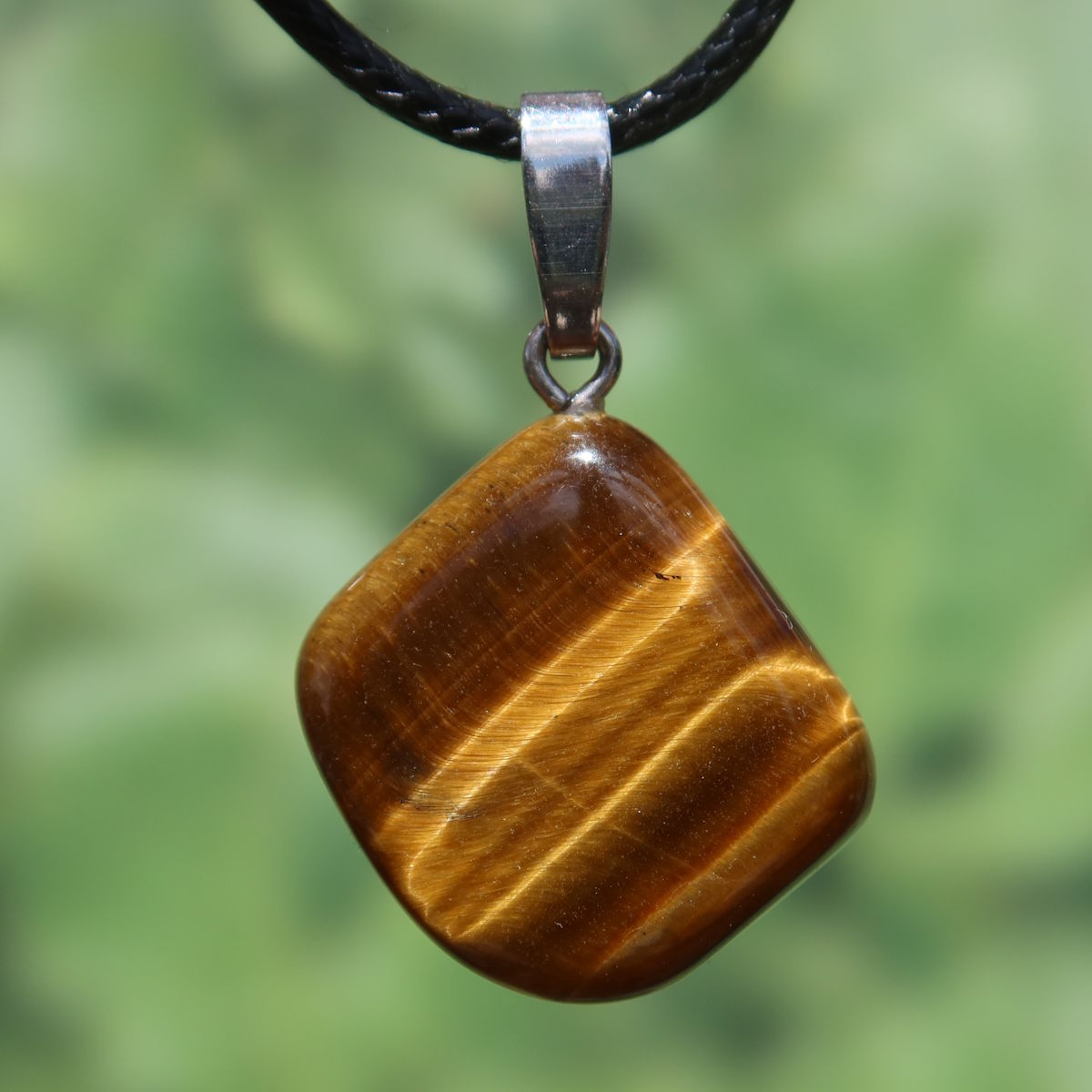 Tigerauge Anhänger 25mm - Selbstbewusstsein und Konzentration - UNIKAT Nr. 5 mit markanten Streifen und Silberöse.