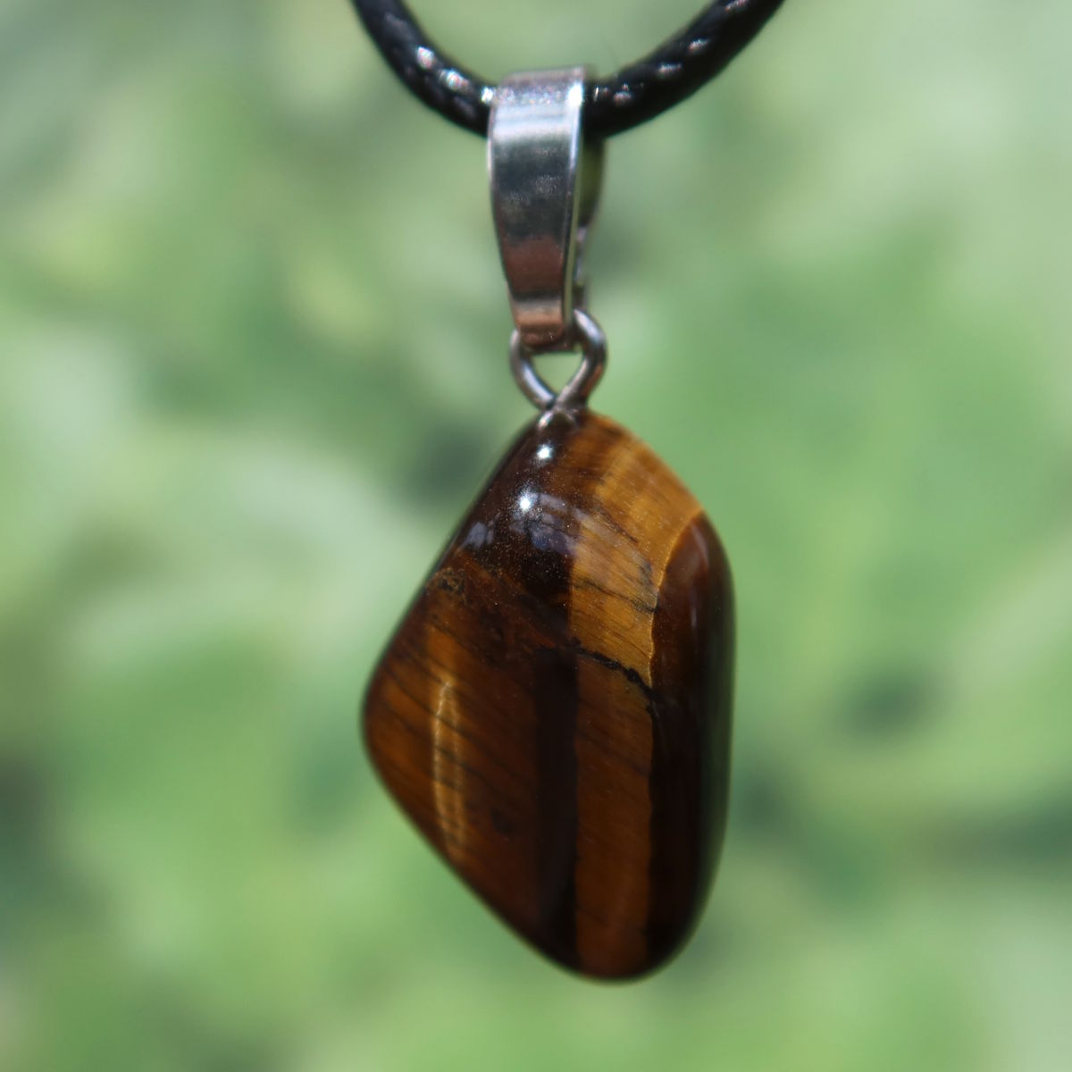 Tigerauge Anhänger 24mm - Selbstbewusstsein und Konzentration - UNIKAT Nr. 9 mit markanten Streifen und glänzender Oberfläche