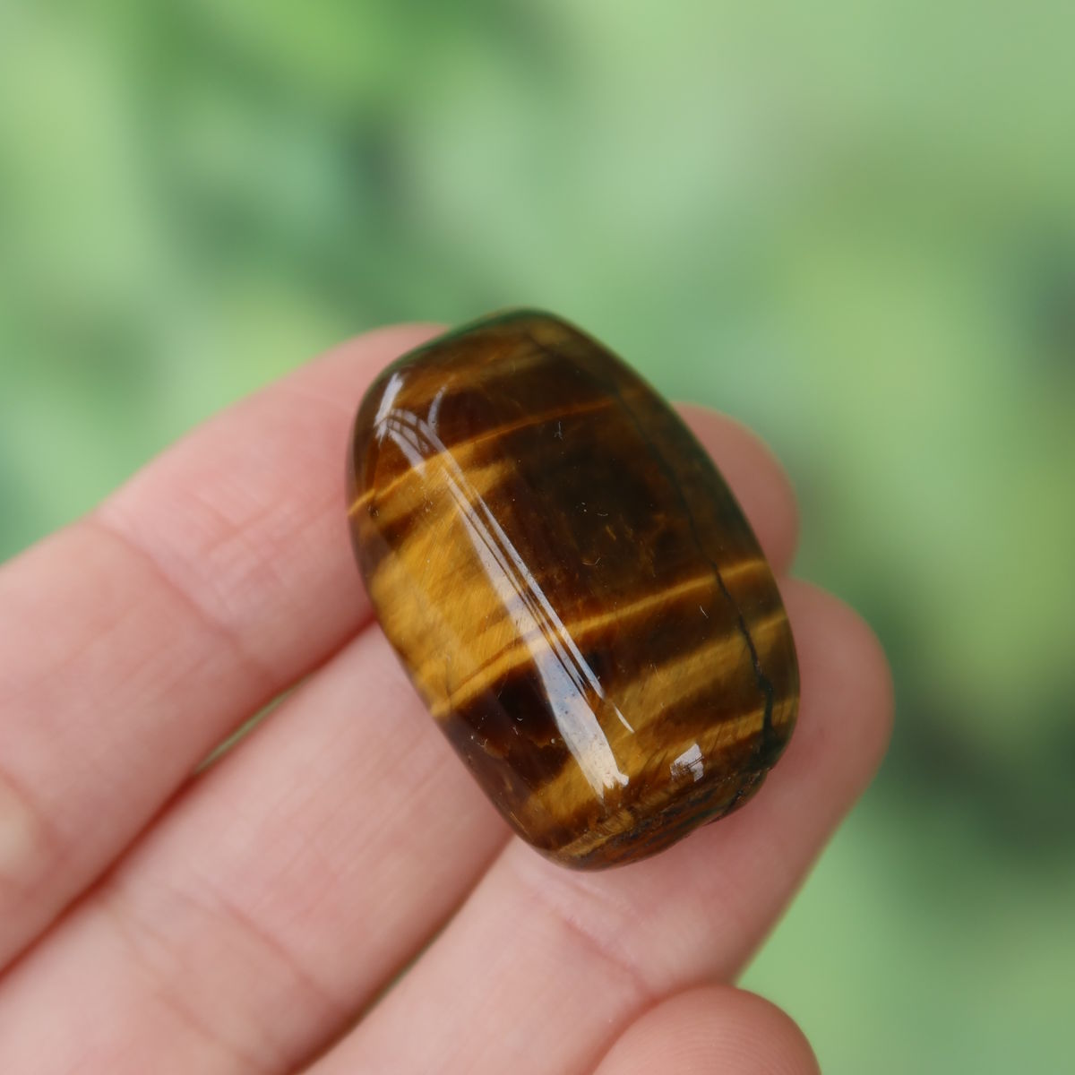 Tigerauge Handschmeichler 30mm - Selbstbewusstsein und Konzentration - Unikat Nr. 11, glänzender Stein mit charakteristischen Streifen