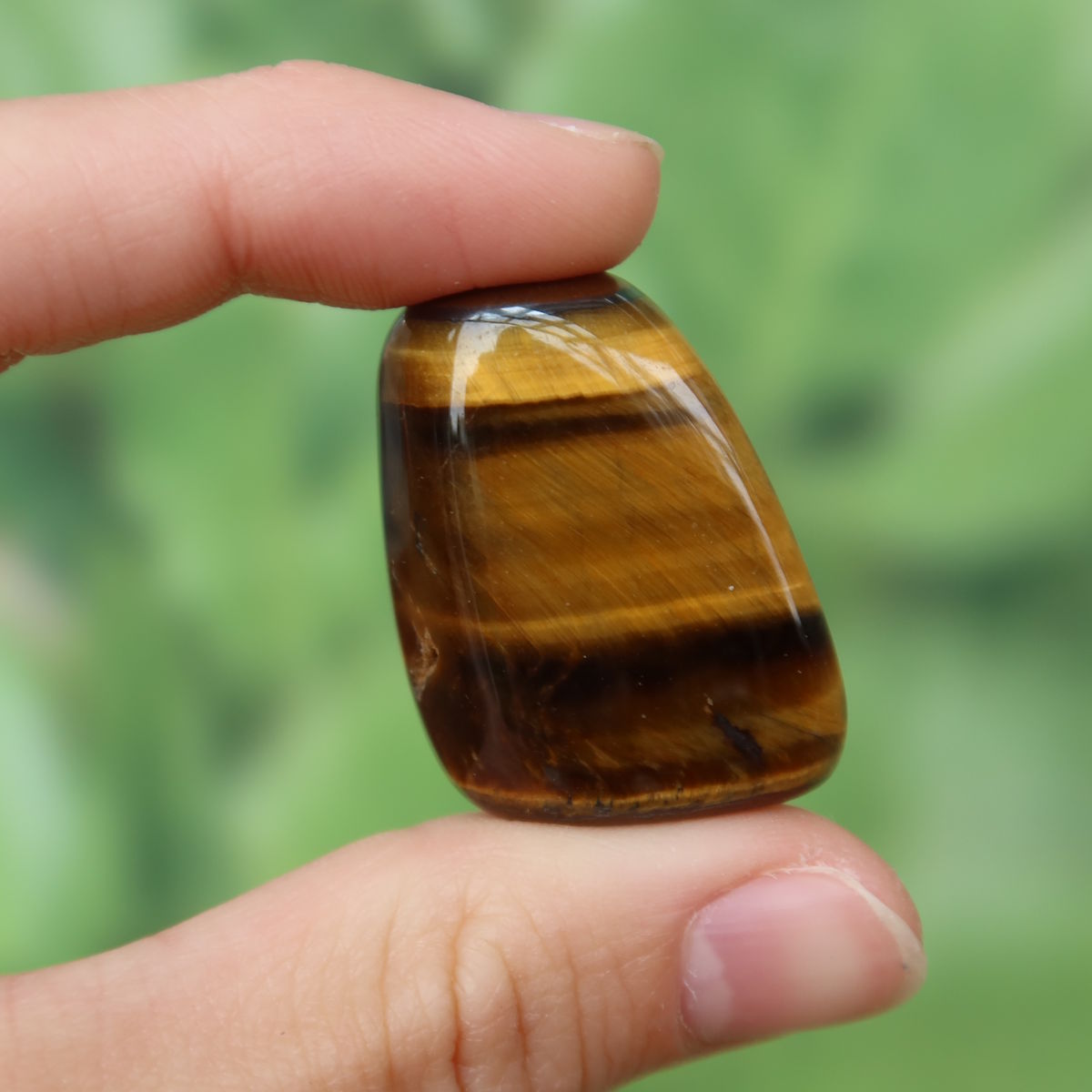 Tigerauge Handschmeichler 31mm - Selbstbewusstsein und Konzentration - Unikat Nr. 14, glänzender Tigerauge-Anhänger mit Streifen