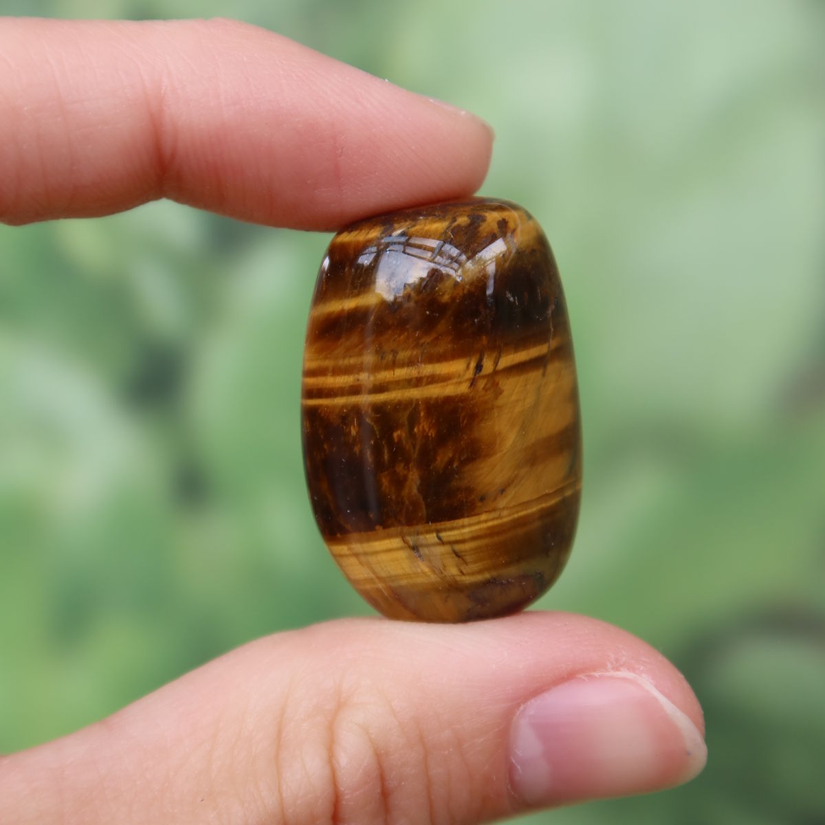 Tigerauge Handschmeichler 30mm - Selbstbewusstsein und Konzentration - Unikat Nr. 19 glänzend mit markanten Streifen