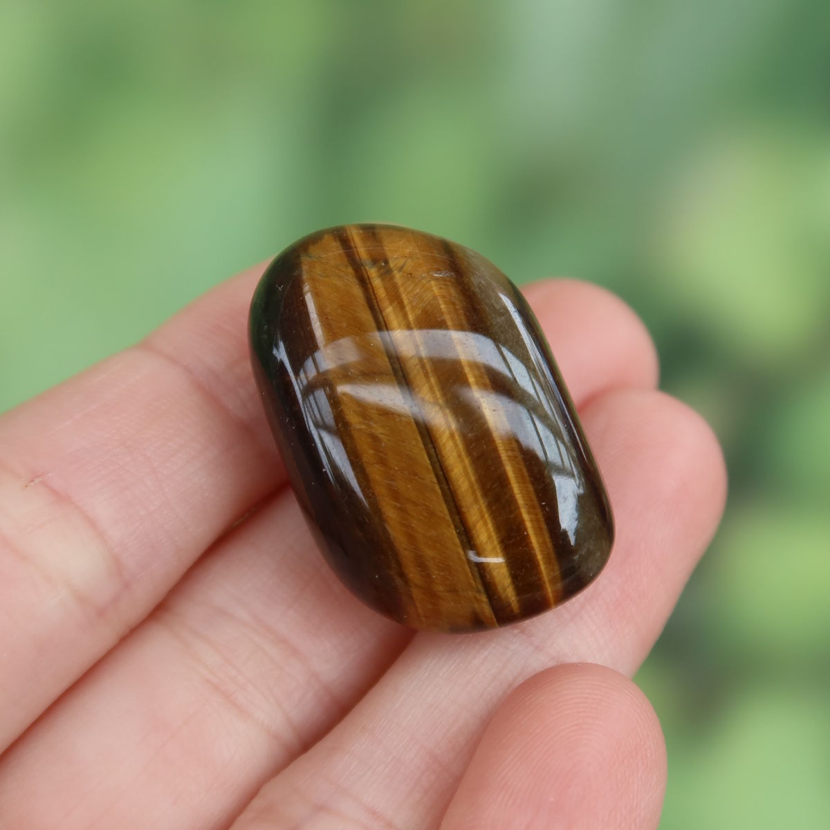 Tigerauge Handschmeichler 29mm - Selbstbewusstsein und Konzentration - Unikat Nr. 9, glänzender Stein mit charakteristischem Schimmer