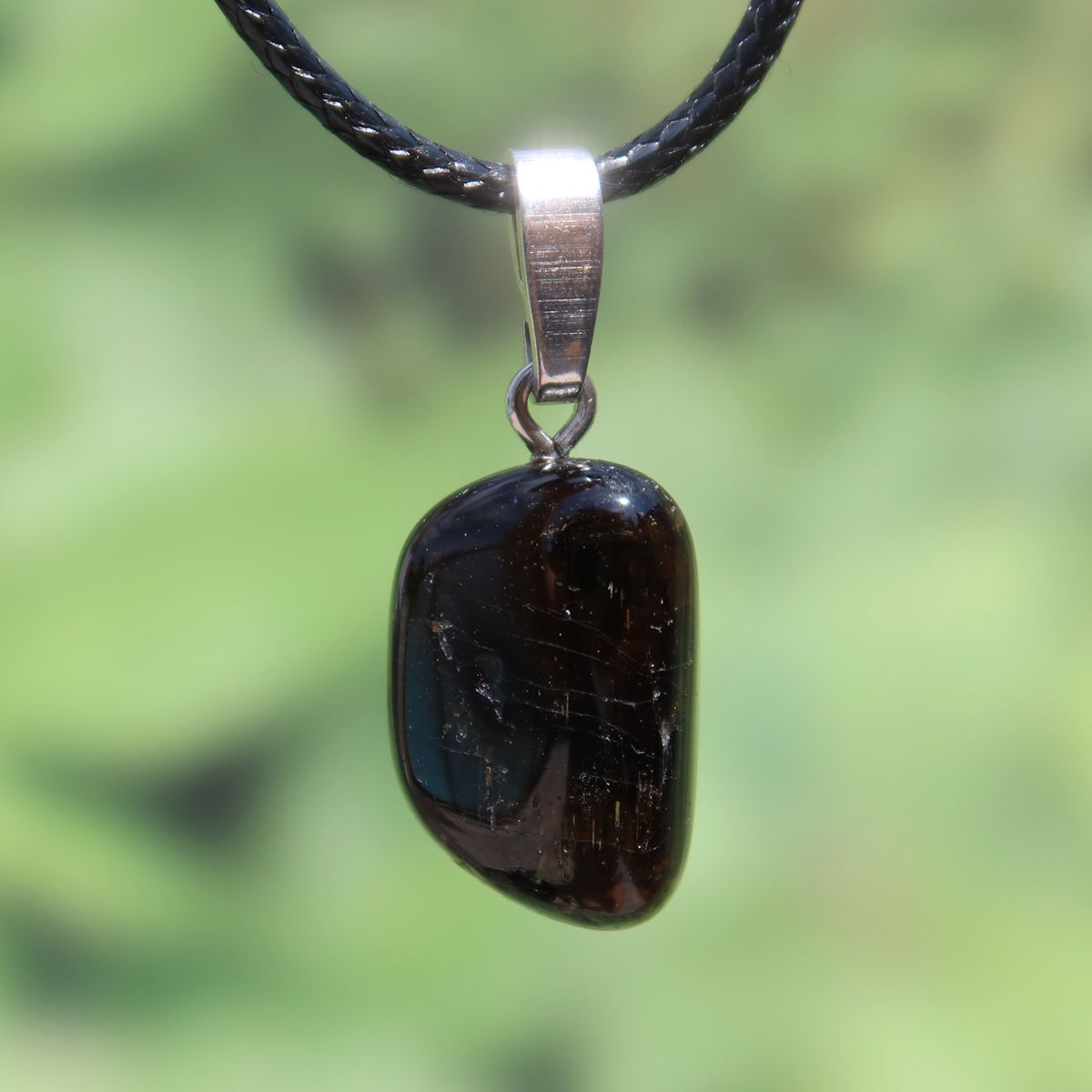 Turmalin Dravit Anhänger mit Silberschlaufe, Naturstein in tiefem Braun, Schmuck für Selbstsicherheit und Entspannung, Unikat Nr. 11