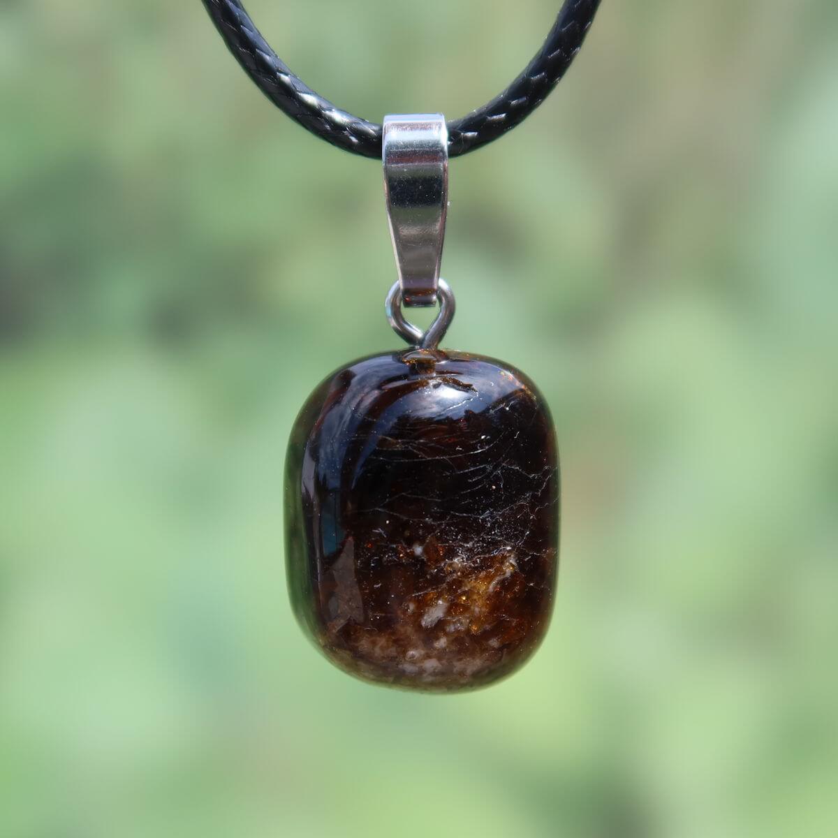 Turmalin Dravit Anhänger mit Silberschlaufe, tiefbrauner natürlicher Stein mit funkelnden Nuancen, 20mm Unikat Schmuckstück