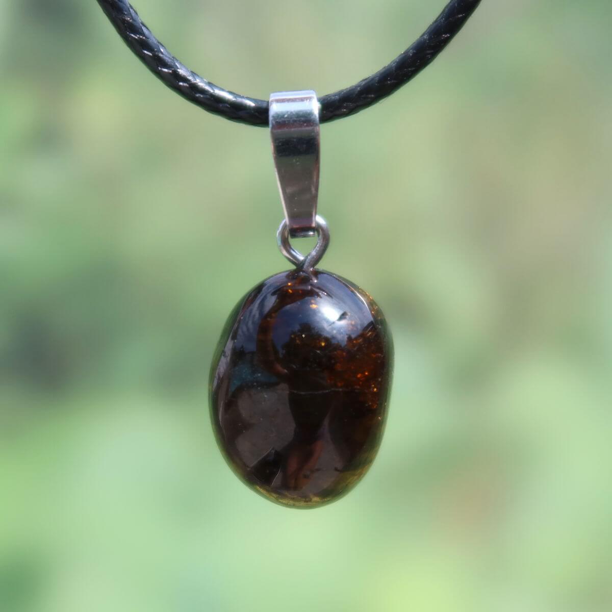 Turmalin Dravit Anhänger mit braunem Stein, massiv silberne Öse, Unikat Naturlook, edler Schmuck für Selbstsicherheit und Entspannung.