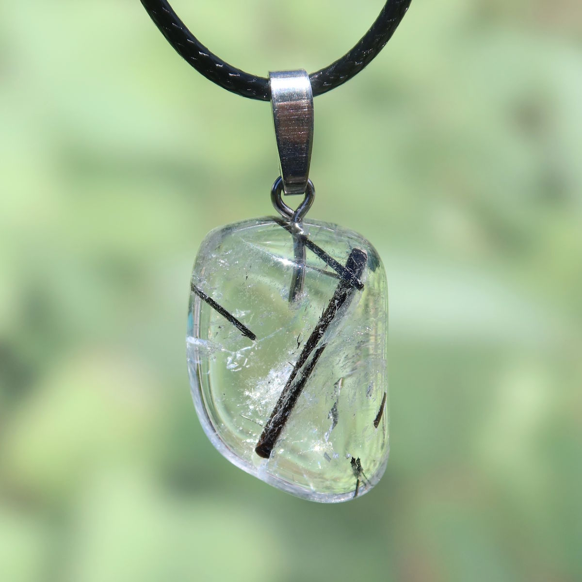 Turmalinquarz Anhänger mit Bergkristall und schwarzem Turmalin, Unikat Nr. 13, für Schutz und Gelassenheit, Naturstein-Schmuck