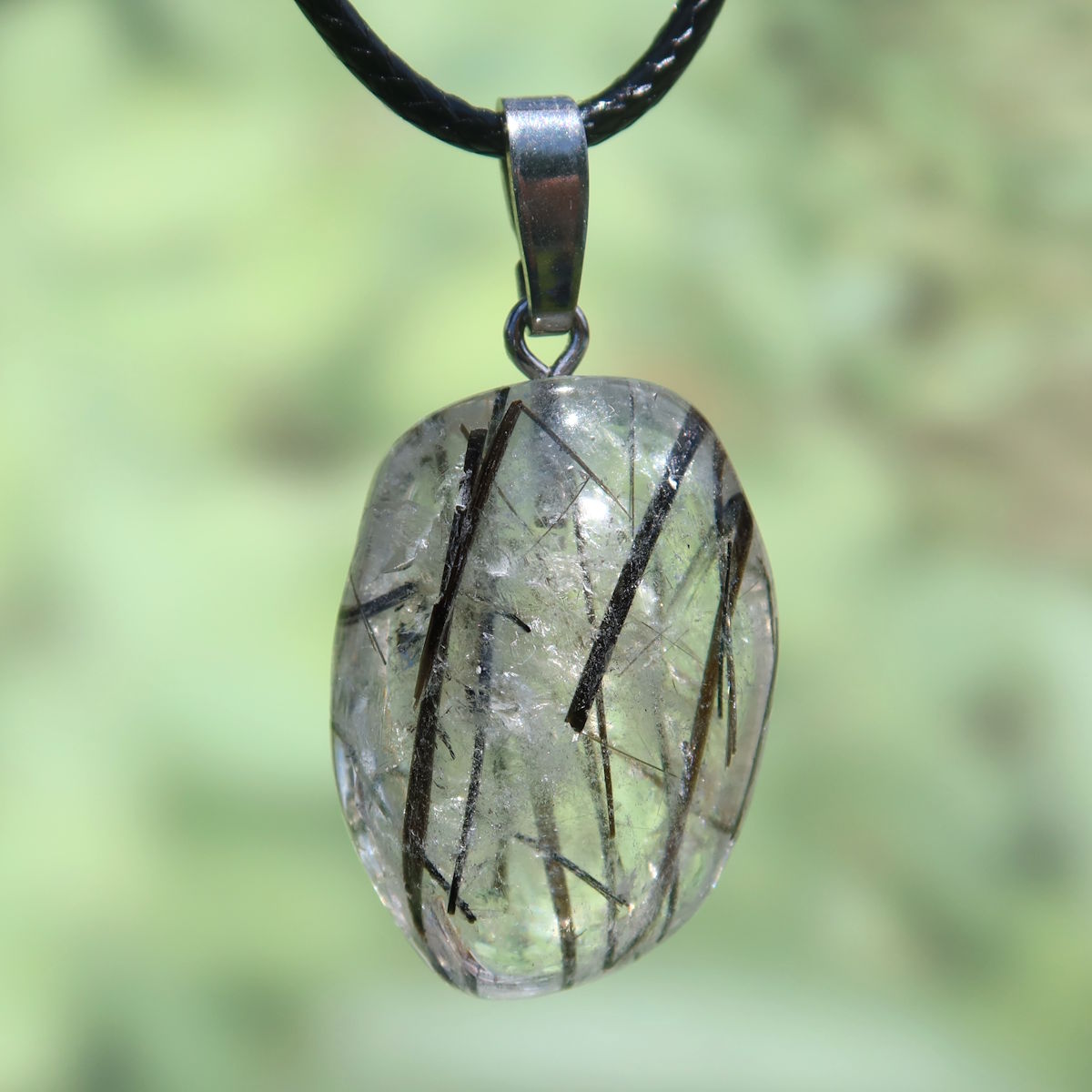 Turmalinquarz Anhänger in 1A Qualität auf schwarzem Band, Bergkristall und schwarzer Turmalin, Schutz und Gelassenheit, UNIKAT Nr. 16