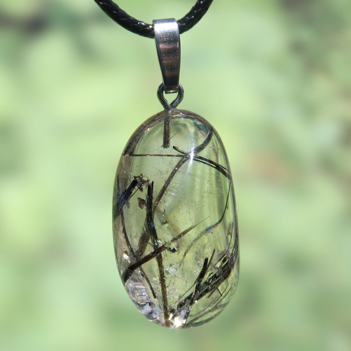 Turmalinquarz Anhänger UNIKAT Nr. 9 mit schwarzem Turmalin und Bergkristall, bietet Schutz und Gelassenheit, 1A Qualität.