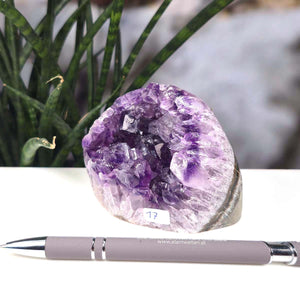 Uruguay Amethyst Mini Geode - 7x9x7cm - Harmonie und Entspannung – extra dunkler Qualität - NR 17 next to a grey pen