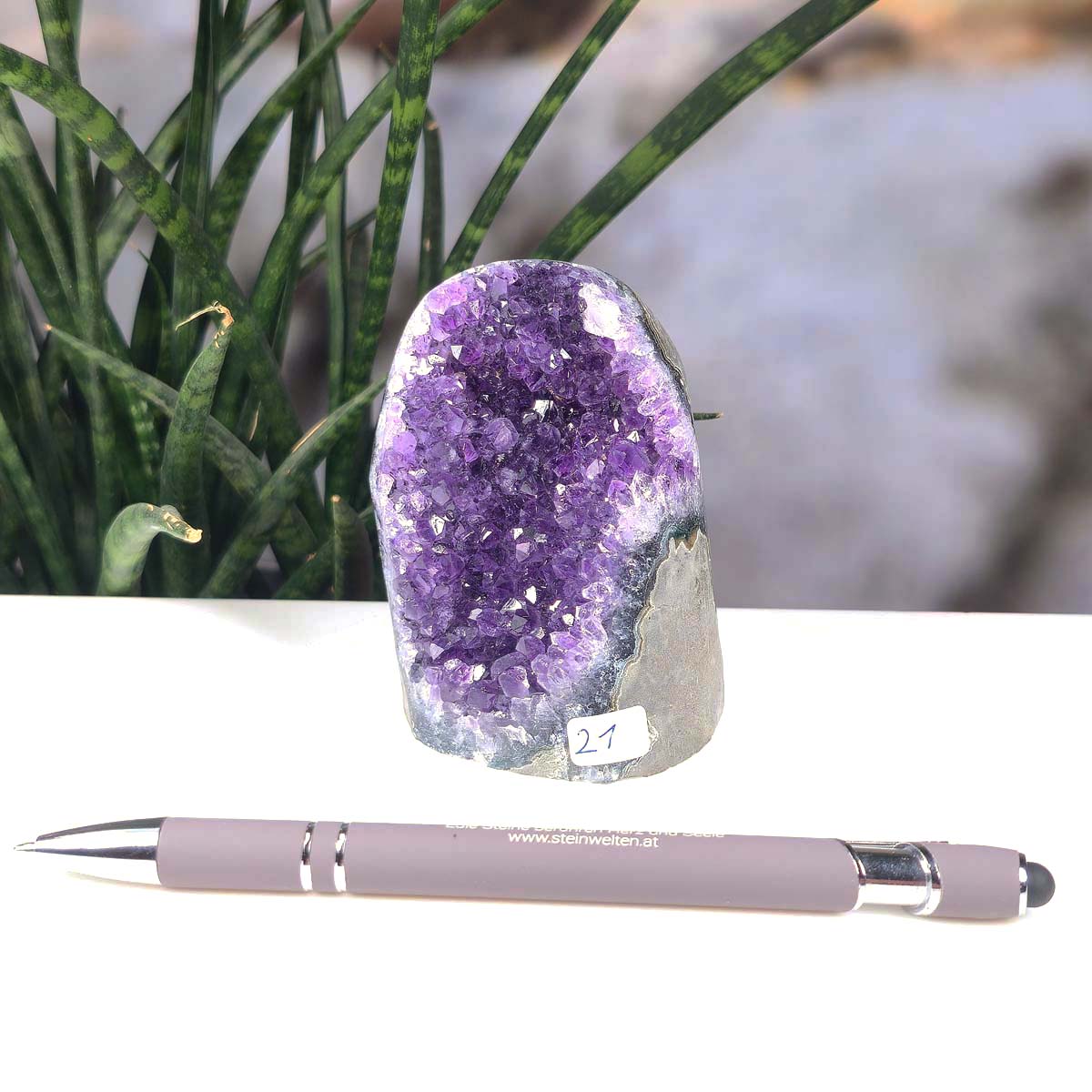 Uruguay Amethyst Mini Geode - 8x6x6cm - Harmonie und Entspannung – extra dunkler Qualität - NR 21 next to a pen and plant