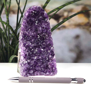 Uruguay Amethyst Mini Geode - 16x9x11cm - Harmonie und Entspannung – extra dunkler Qualität - NR 38 neben einem Stift