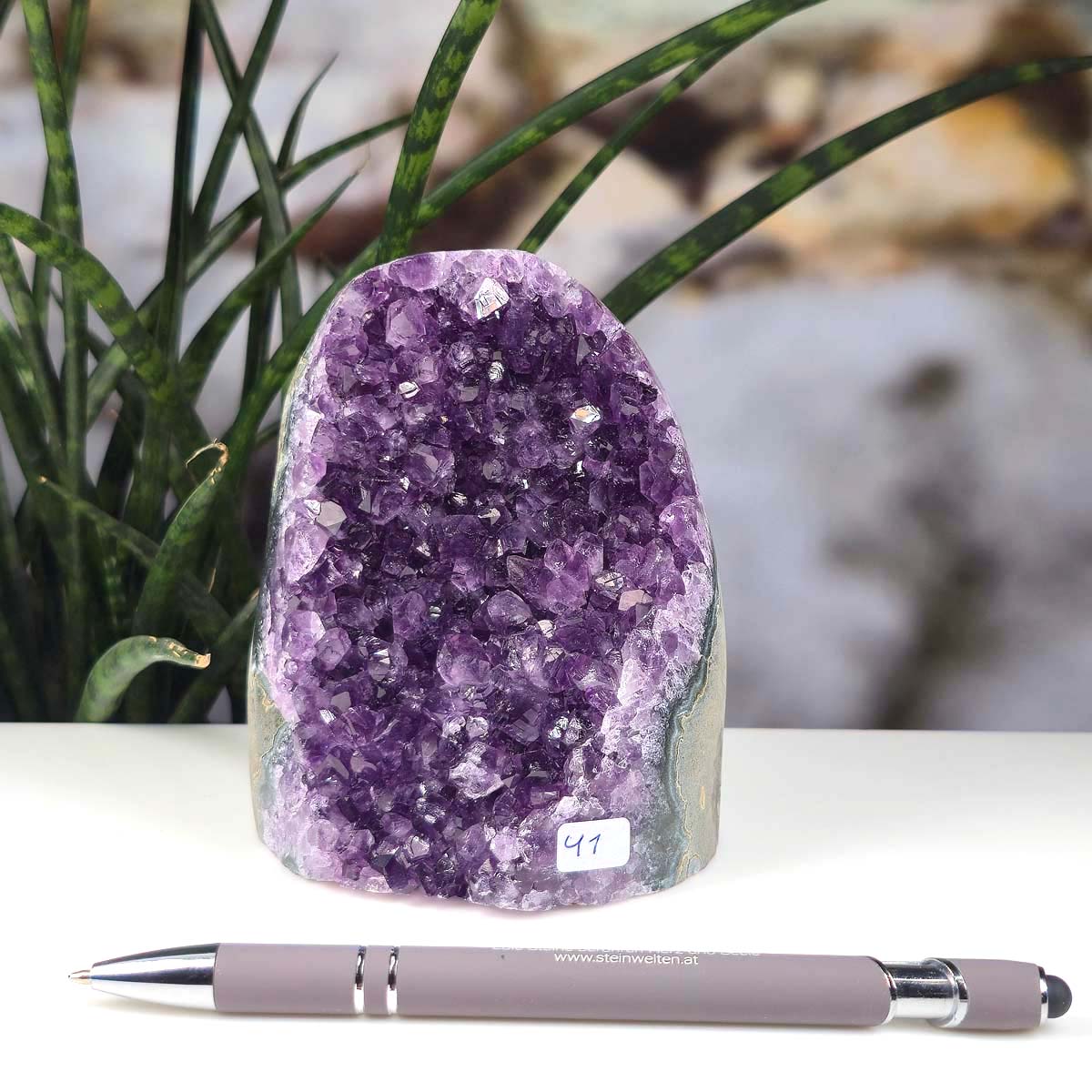 Uruguay Amethyst Mini Geode - 11x9x7cm - Harmonie und Entspannung – extra dunkler Qualität - NR 41 in intensiver lila Farbe
