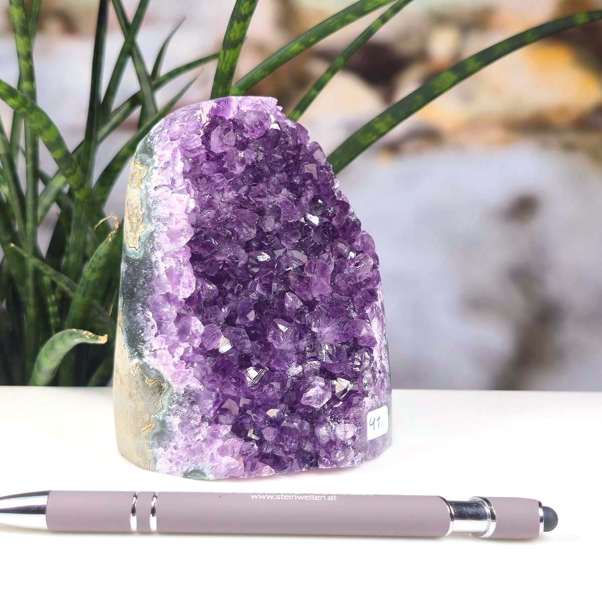 Uruguay Amethyst Mini Geode - 11x9x7cm - Harmonie und Entspannung – extra dunkler Qualität - NR 41 in intensiver lila Farbe