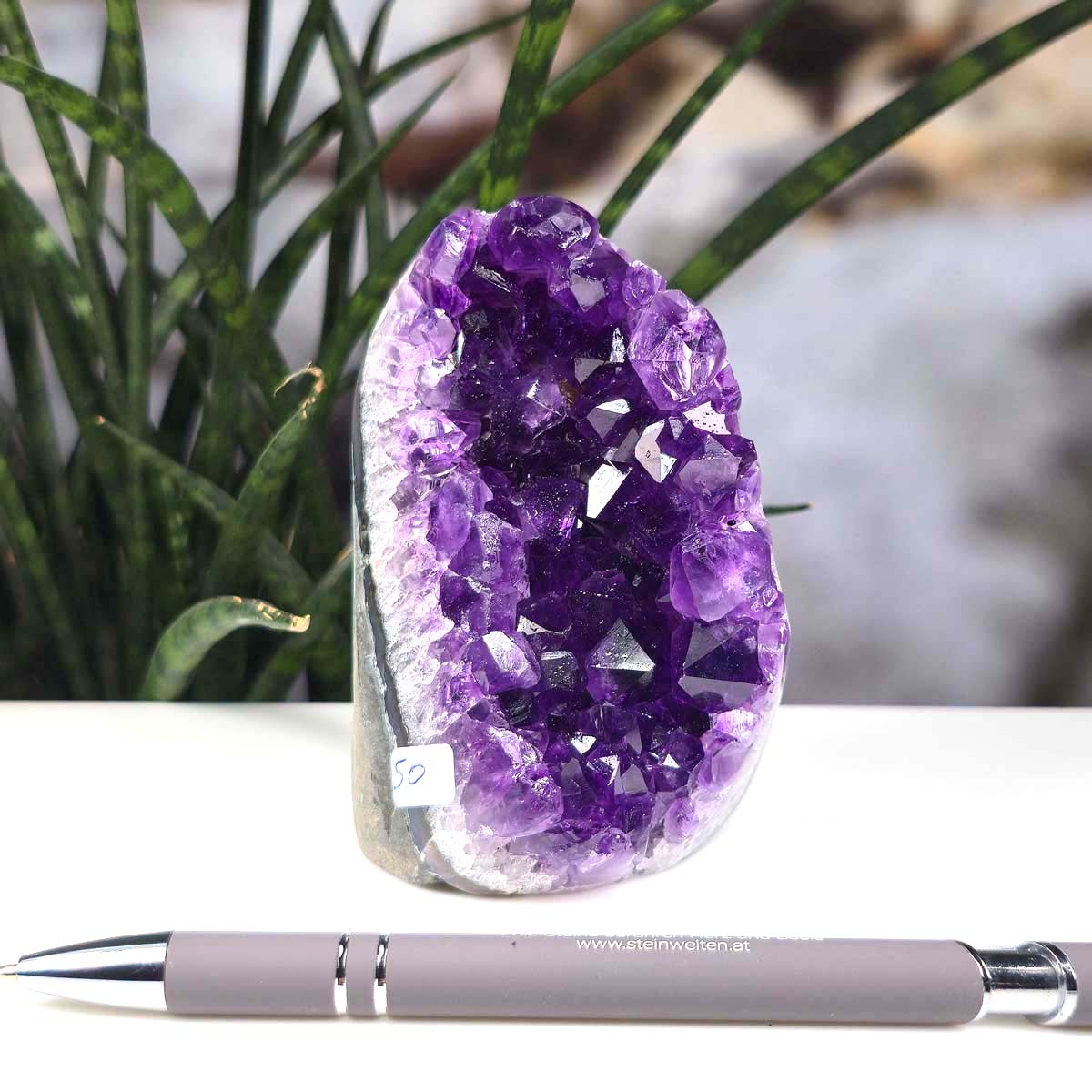 Uruguay Amethyst Mini Geode - 9x7x5cm - Harmonie und Entspannung – extra dunkler Qualität - NR 50 with deep purple crystals