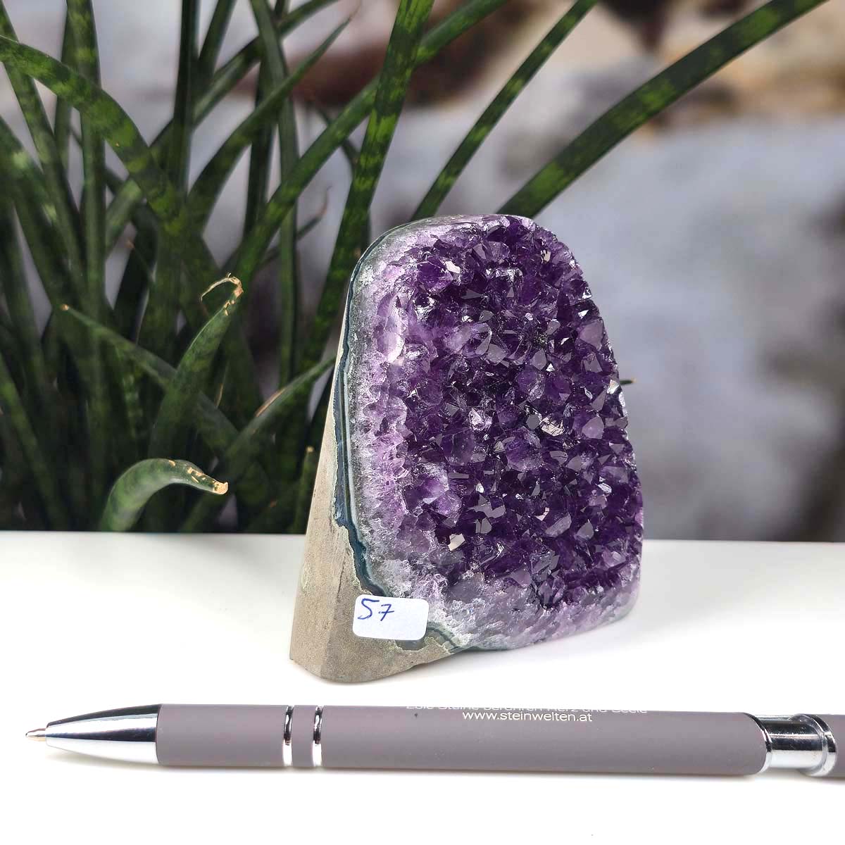 Uruguay Amethyst Mini Geode - 8x7x5cm - Harmonie und Entspannung – extra dunkler Qualität - NR 57 neben einem Stift