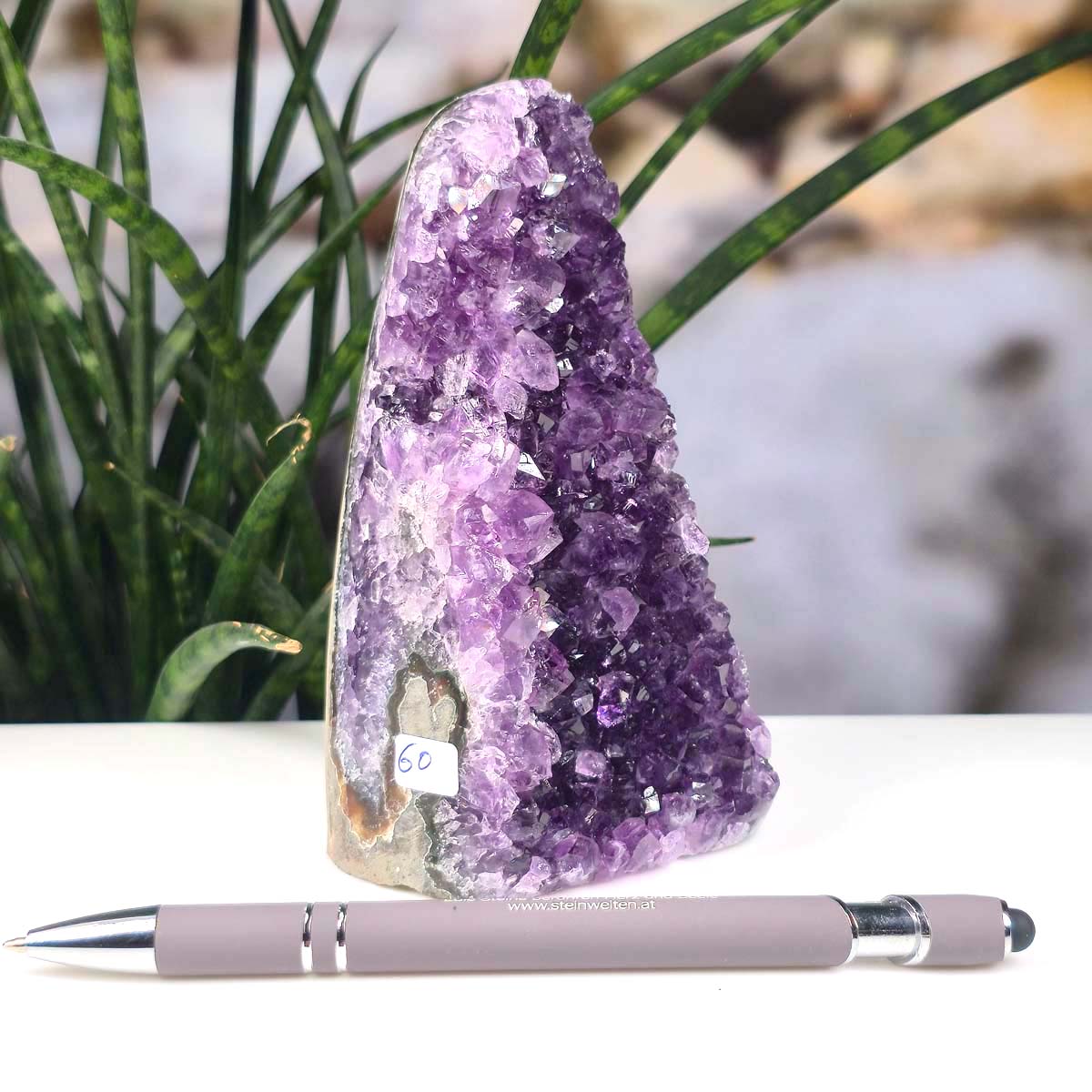 Uruguay Amethyst Mini Geode - 13x7x5cm - Harmonie und Entspannung – extra dunkler Qualität - NR 60 neben einem Stift