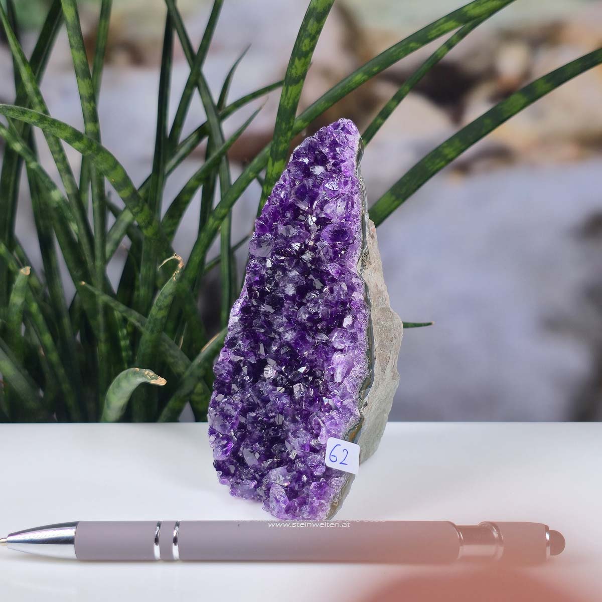 Uruguay Amethyst Mini Geode - 12x6x7cm - Harmonie und Entspannung – extra dunkler Qualität - NR 62 neben einem Stift