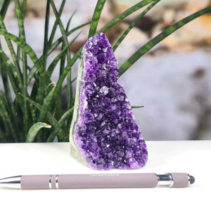Uruguay Amethyst Mini Geode - 12x6x7cm - Harmonie und Entspannung – extra dunkler Qualität - NR 62 neben einem Stift