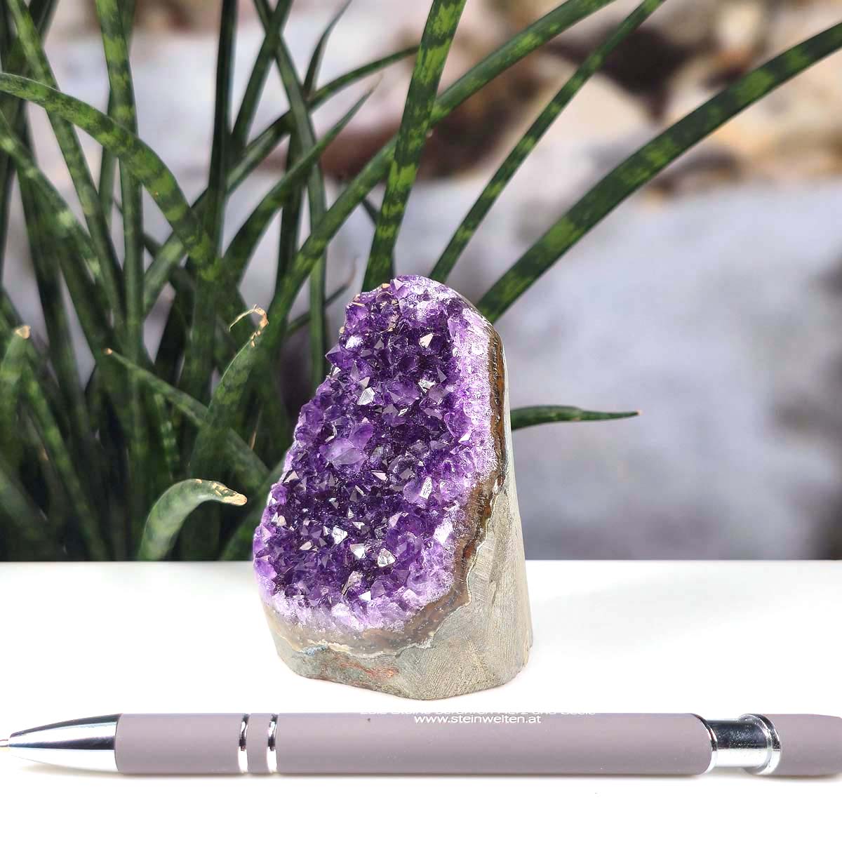Uruguay Amethyst Mini Geode - 8x6x6cm - Harmonie und Entspannung – extra dunkler Qualität - NR 63