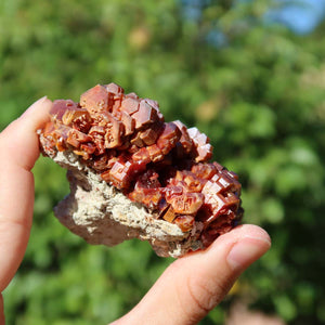 Vanadinita - Cristal natural de Marruecos 7x5,5x4cm - 0,23kg Nº40