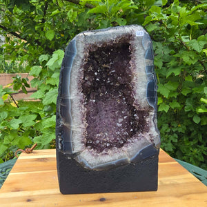 Amethyst Druse – Geode - 29x18x15cm und 11kg – Steinwelten OG - Nr. 289 mit leuchtenden Kristallen.