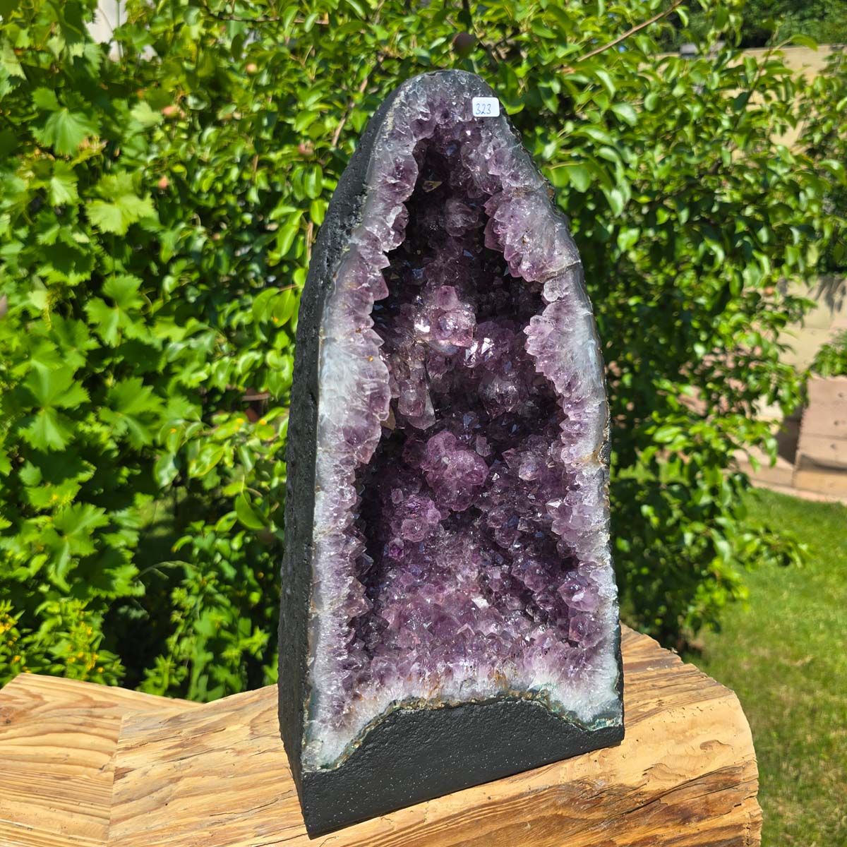 Amethyst Druse – Geode - 36x20x16cm und 11,4kg – Steinwelten OG - Nr. 323, unique decor piece for stylish interiors and meditation spaces.