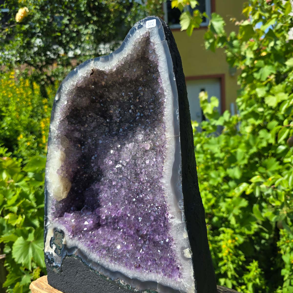Amethyst Druse – Geode - 40x27x18cm und 17kg – Steinwelten OG - Nr. 332, unique crystal display for stylish interiors.
