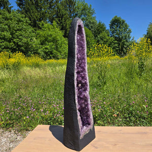 Amethyst Druse – Geode – Harmonie a Relaxatioun - 110x27x23cm - Nr. 140