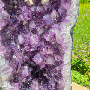 Amethyst Druse – Geode – Harmonie a Relaxatioun - 110x27x23cm - Nr. 140