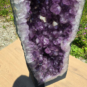 Amethyst Druse – Geode – Harmonie a Relaxatioun - 110x27x23cm - Nr. 140