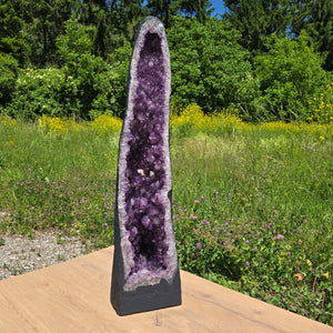 Amethyst Druse – Geode – Harmonie a Relaxatioun - 110x27x23cm - Nr. 140