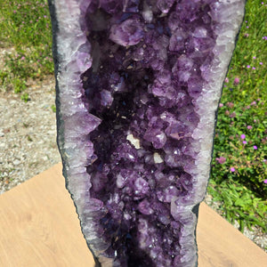 Amethyst Druse – Geode – Harmonie a Relaxatioun - 110x27x23cm - Nr. 140