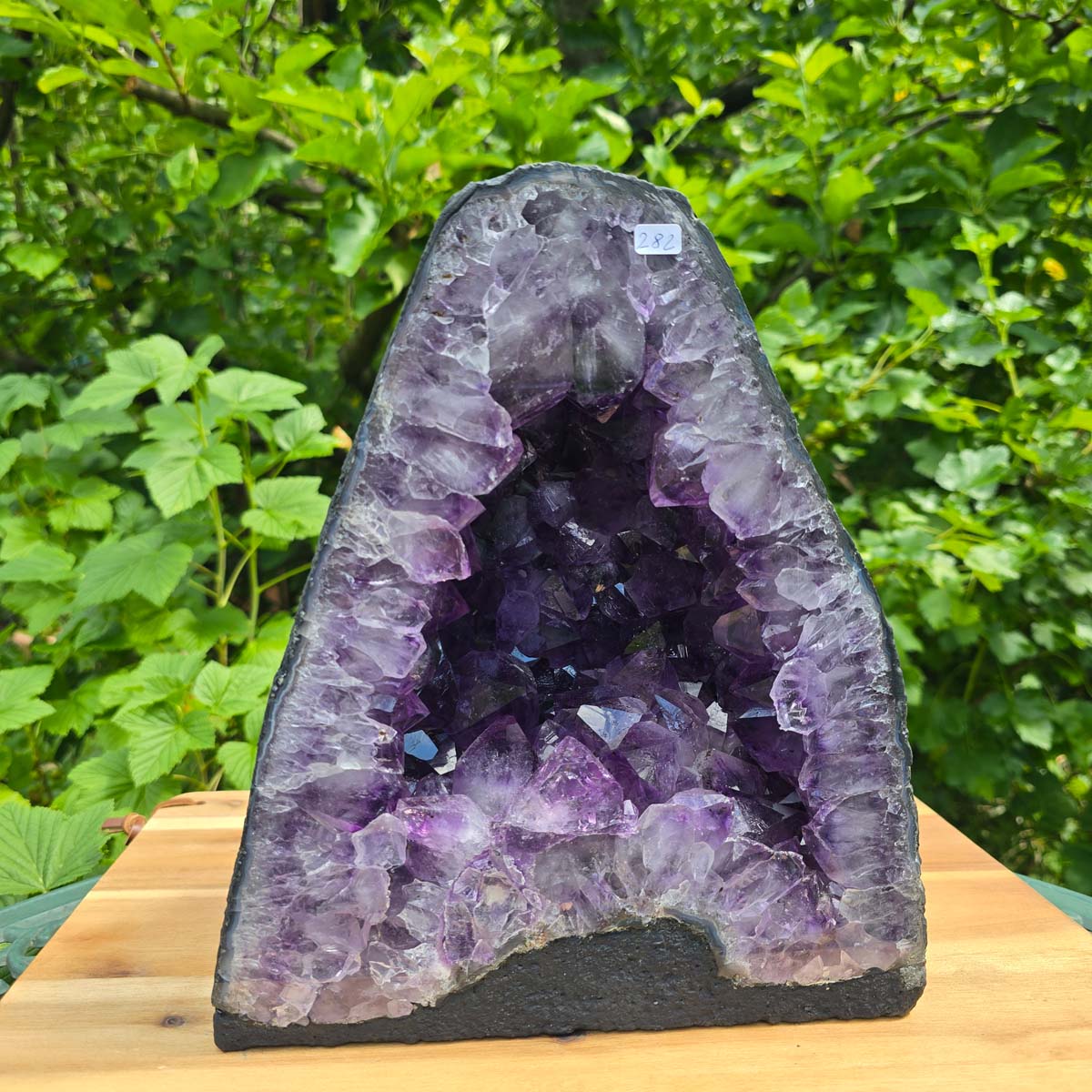 Amethyst Druse – Geode – Harmonie a Relaxatioun - 26x22x15cm - Nr. 282