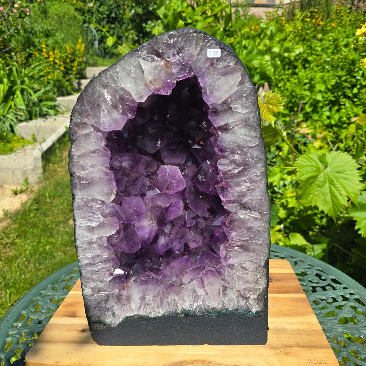 Amethyst Druse – Geode – Harmonie a Relaxatioun - 38x22x20cm - Nr. 243