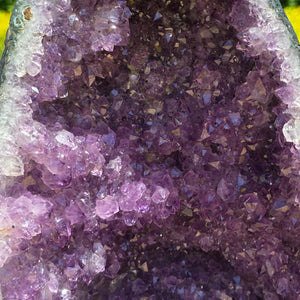 Amethyst Druse – Geode – Harmonie a Relaxatioun - 40x23x24cm - Nr. 138