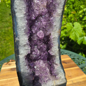 Amethyst Druse – Geode – Harmonie a Relaxatioun - 42x15x17cm - Nr. 252
