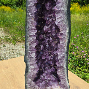 Amethyst Druse – Geode – Harmonie a Relaxatioun - 98x32x25cm - Nr. 144