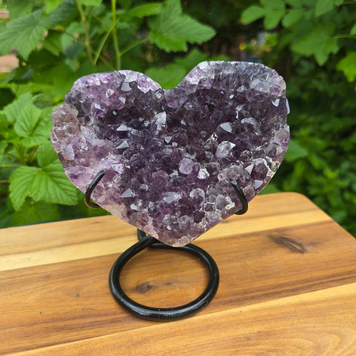 Ametistna drusa Ametistna geoda v obliki srca z metalnim podstavkom 14x13x10 cm - NR-39
