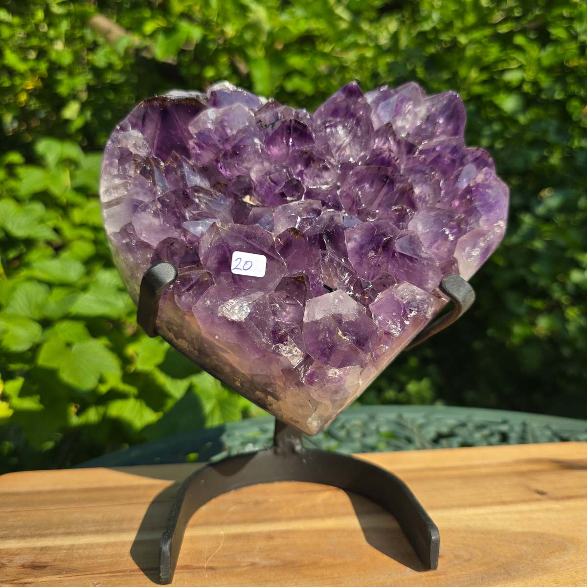 Amethyst Druse Amethyst Geode in Herzform mit Metallsockel 21x19x12cm - NR-20, tiefviolette Kristalle in Herzform.