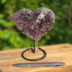 Amethyst Druse Amethyst Geode in Herzform mit Metallsockel 17x13x10cm - NR-62 auf Halterung