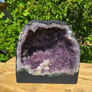 Amethyst Druse – Geode - 30x30x18cm und 18,8kg – Steinwelten OG - Nr. 350; unique amethyst in sunlight; interior design accent