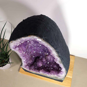 Amethyst Druse – Geode - 30x52x20cm und 33kg – Steinwelten OG - Nr. 459, stunning purple crystal display for elegant interiors
