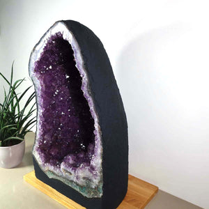 Amethyst Druse – Geode - 30x52x20cm und 33kg – Steinwelten OG - Nr. 459, ideal for decor and meditation spaces.