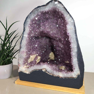 Amethyst Druse – Geode - 37x45x28cm und 40,6kg – Steinwelten OG - Nr. 490, ideal for stylish decor and meditation spaces.