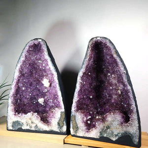 Amethystdrusen Paar 1A - 76kg - 35x51x26cm - Harmonie und Entspannung - UNIKAT 461 shown in vibrant purple hues