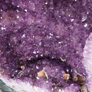 Close-up view of Amethystdrusen Paar 1A - 123kg - 39cm, showcasing vibrant purple crystals for harmony and relaxation, UNIKAT 449.